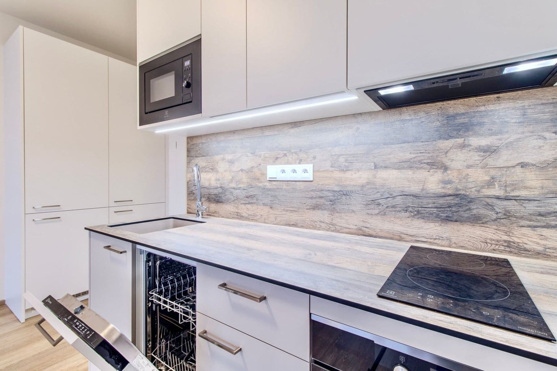 Prenájom bytu 1-izbový 30 m², Poděbradská, Praha, Praha Prenájom bytu 1-izbový 30 m², Poděbradská, Praha, Praha