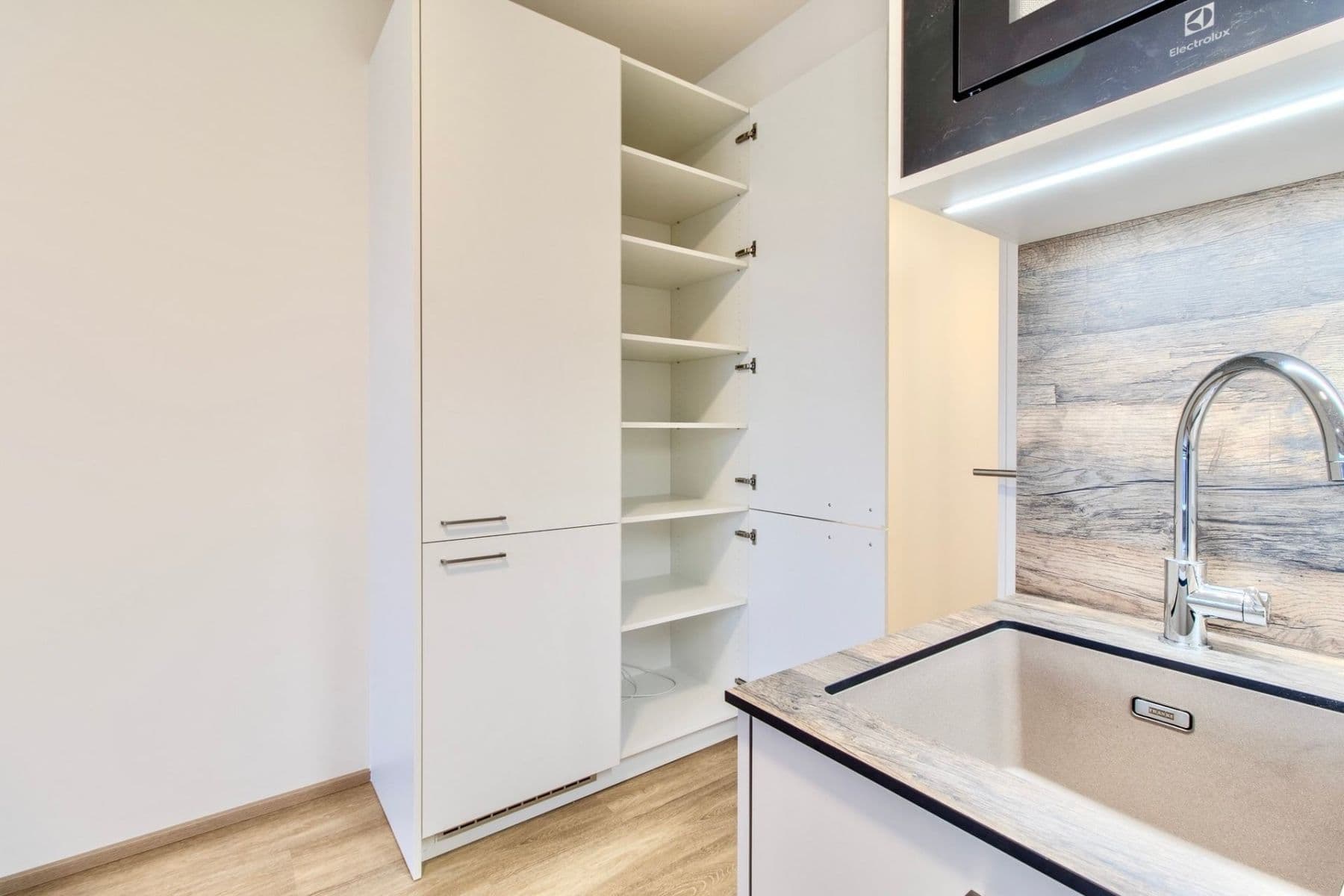 Prenájom bytu 1-izbový 30 m², Poděbradská, Praha, Praha Prenájom bytu 1-izbový 30 m², Poděbradská, Praha, Praha