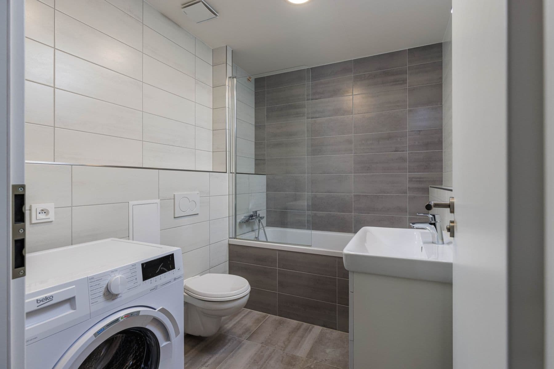 Prenájom bytu 1-izbový 36 m², Za černým mostem, Praha, Praha Prenájom bytu 1-izbový 36 m², Za černým mostem, Praha, Praha