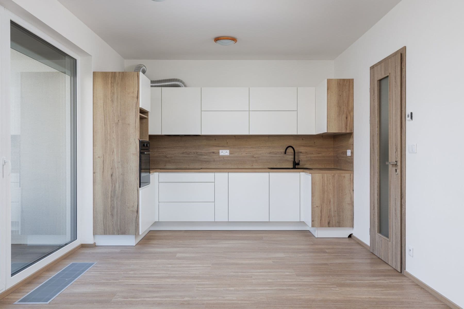 Prenájom bytu 2-izbový 65 m², Pavla Beneše, Praha, Praha Prenájom bytu 2-izbový 65 m², Pavla Beneše, Praha, Praha