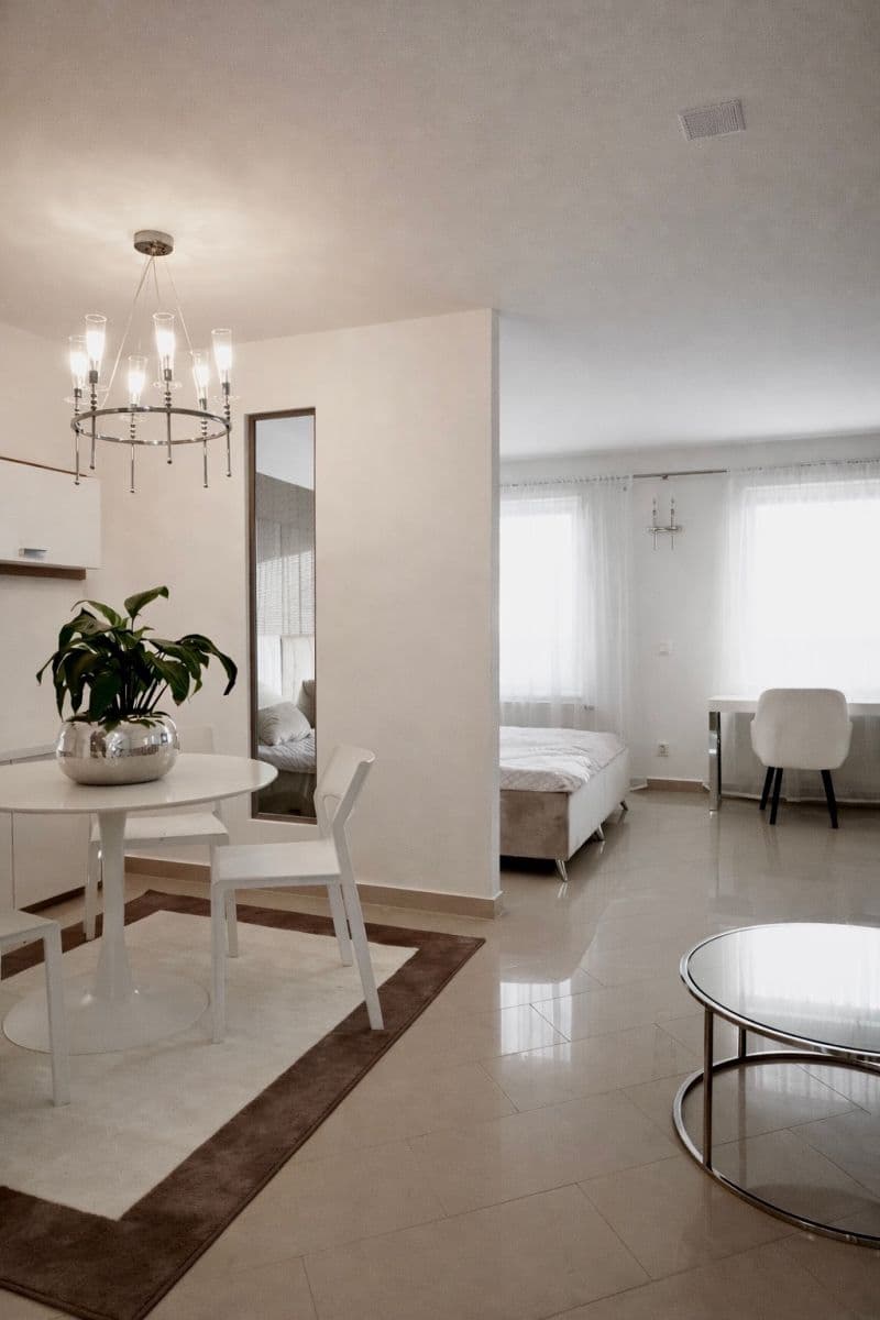 Prenájom bytu 2-izbový 130 m², Pančochy, Modřice, Jihomoravský kraj Prenájom bytu 2-izbový 130 m², Pančochy, Modřice, Jihomoravský kraj