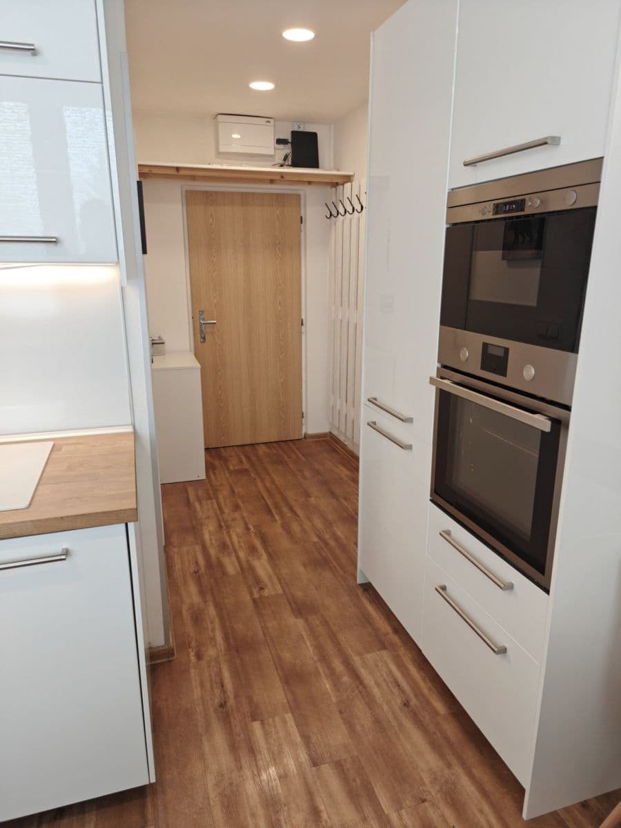 Prenájom bytu 1-izbový 32 m², Jabloňová, Praha, Praha Prenájom bytu 1-izbový 32 m², Jabloňová, Praha, Praha