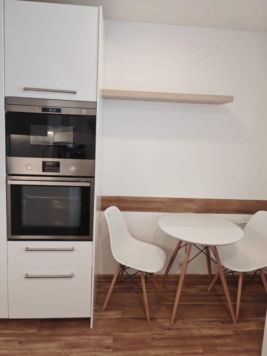 Prenájom bytu 1-izbový 32 m², Jabloňová, Praha, Praha Prenájom bytu 1-izbový 32 m², Jabloňová, Praha, Praha