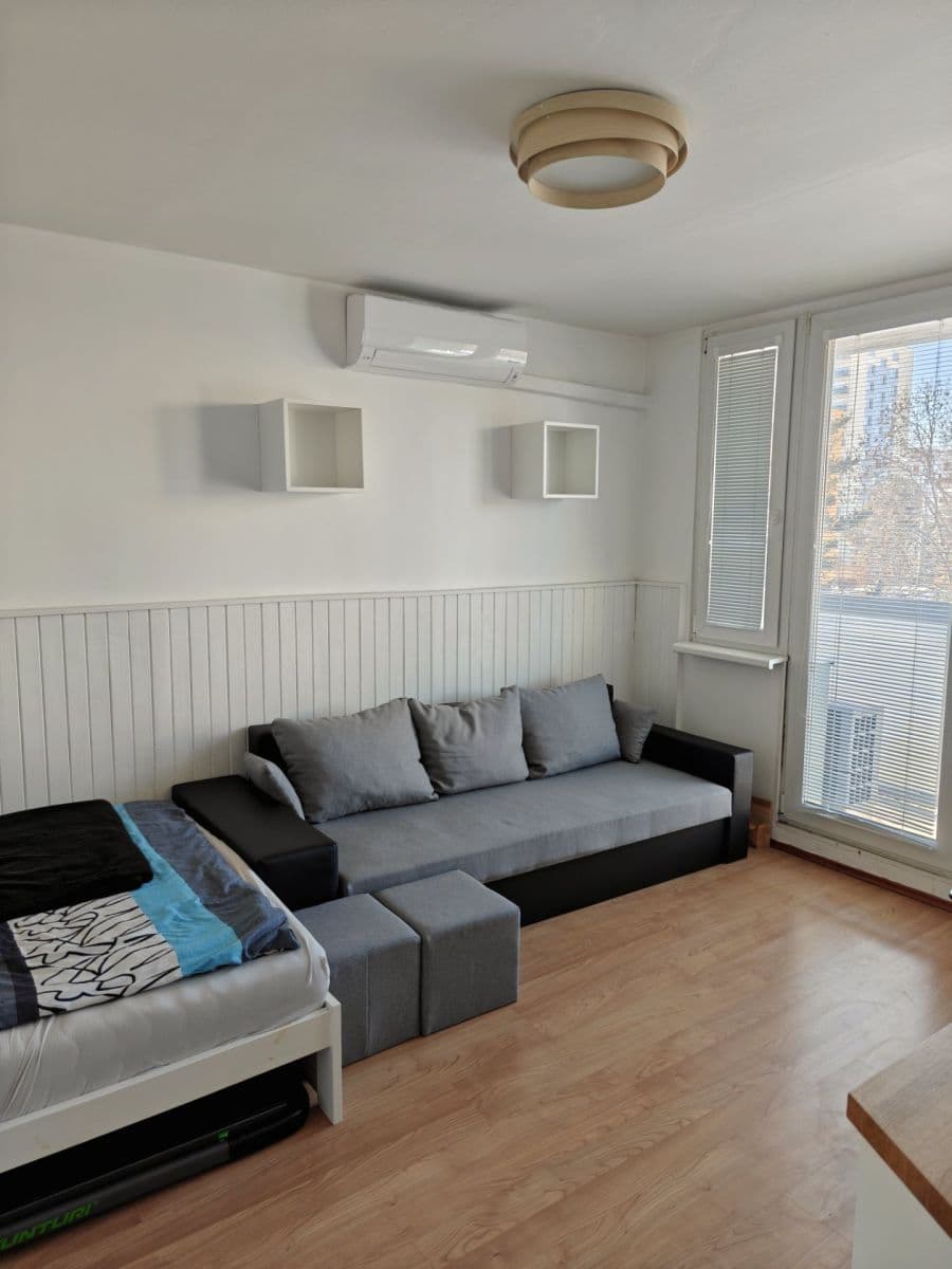 Prenájom bytu 1-izbový 32 m², Jabloňová, Praha, Praha Prenájom bytu 1-izbový 32 m², Jabloňová, Praha, Praha