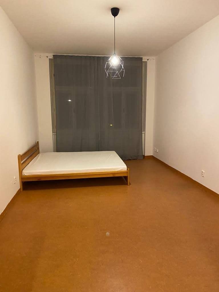 Prenájom bytu 1-izbový 37 m², Grafická, Praha, Praha Prenájom bytu 1-izbový 37 m², Grafická, Praha, Praha