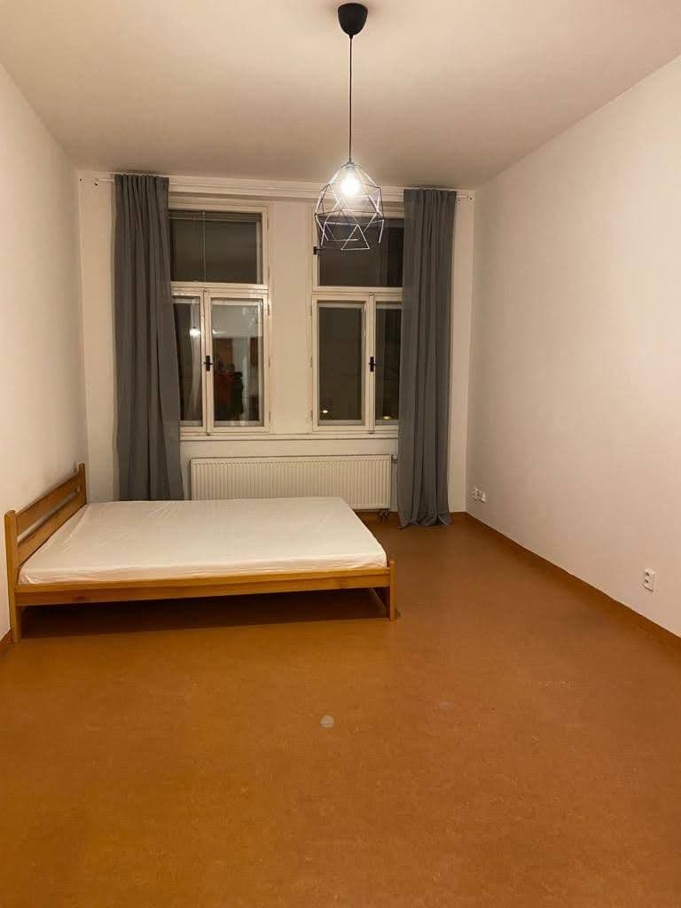 Prenájom bytu 1-izbový 37 m², Grafická, Praha, Praha Prenájom bytu 1-izbový 37 m², Grafická, Praha, Praha