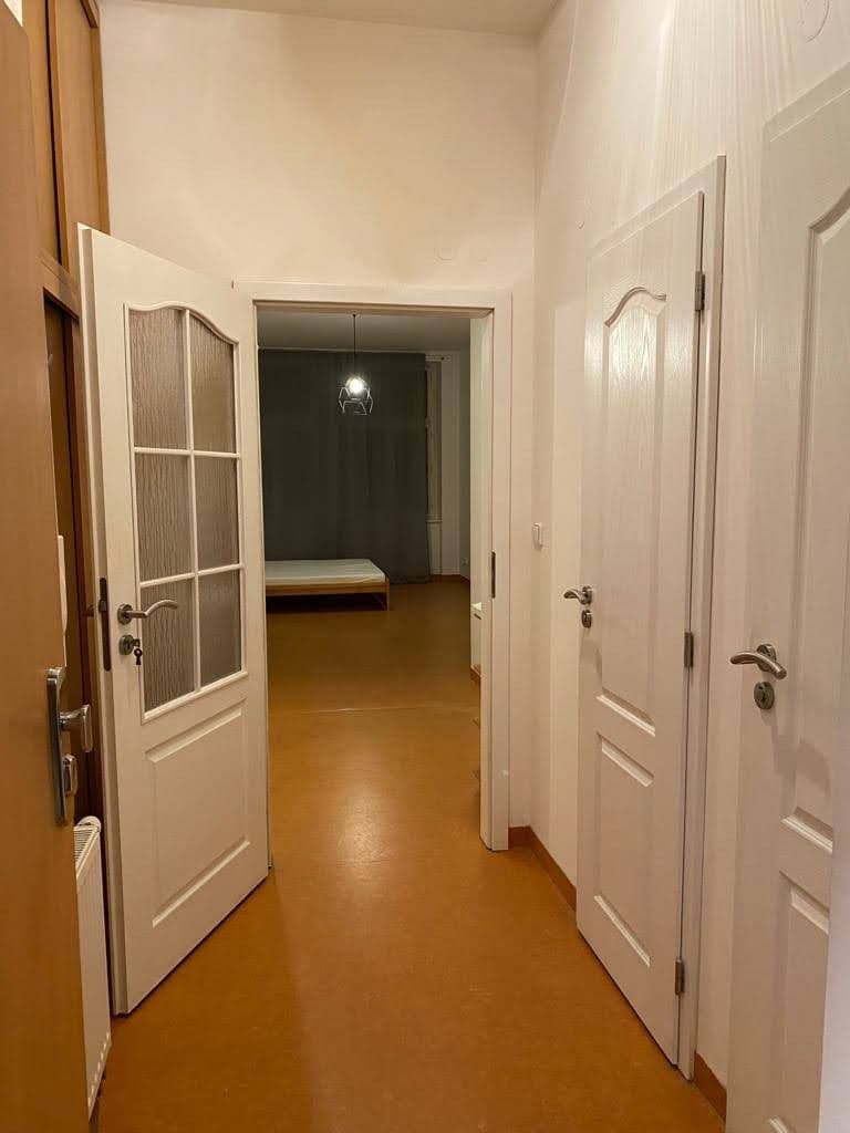 Prenájom bytu 1-izbový 37 m², Grafická, Praha, Praha Prenájom bytu 1-izbový 37 m², Grafická, Praha, Praha