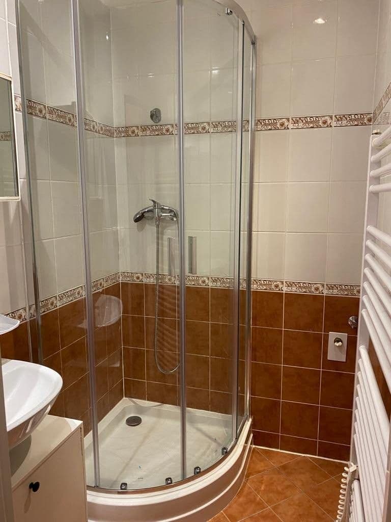 Prenájom bytu 1-izbový 37 m², Grafická, Praha, Praha Prenájom bytu 1-izbový 37 m², Grafická, Praha, Praha