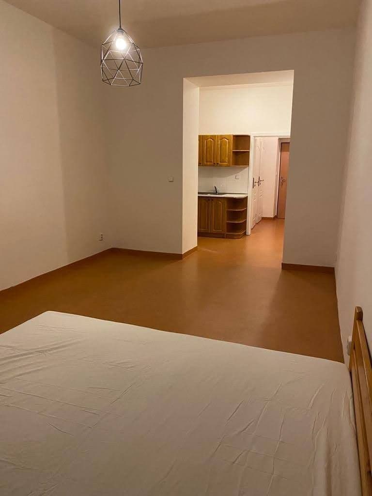 Prenájom bytu 1-izbový 37 m², Grafická, Praha, Praha Prenájom bytu 1-izbový 37 m², Grafická, Praha, Praha