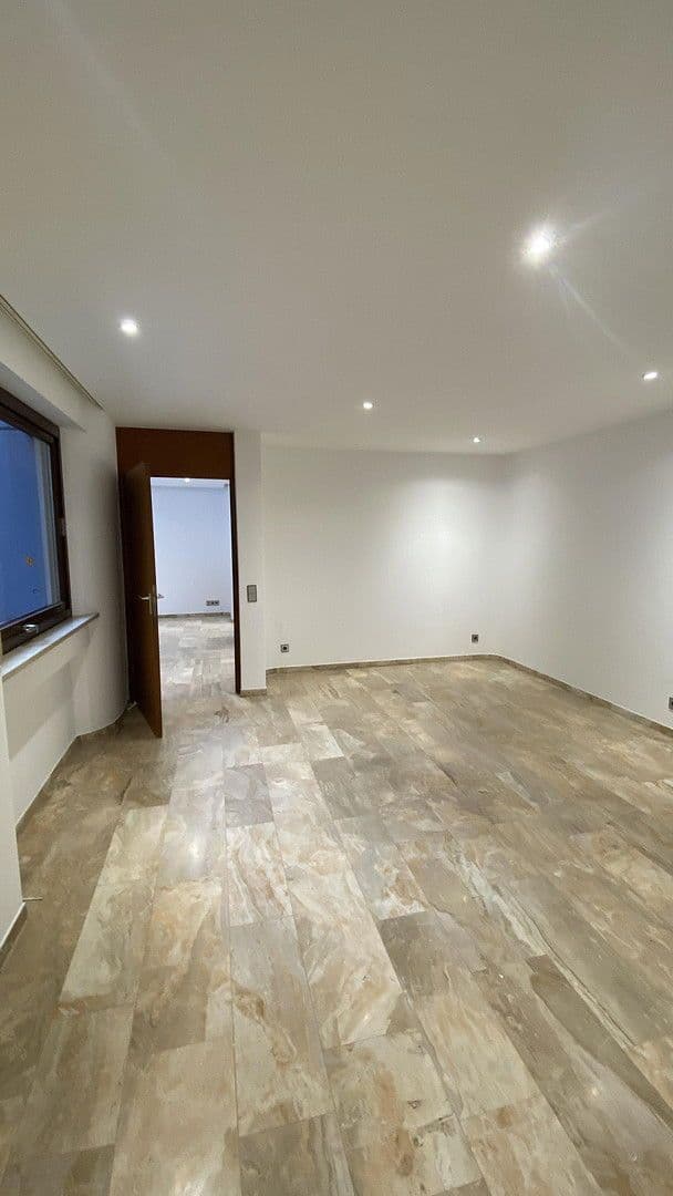 Prenájom bytu 3-izbový 99 m², Sindelfingen, Bádensko-Wurttembersko Prenájom bytu 3-izbový 99 m², Sindelfingen, Bádensko-Wurttembersko