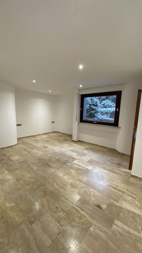 Prenájom bytu 3-izbový 99 m², Sindelfingen, Bádensko-Wurttembersko Prenájom bytu 3-izbový 99 m², Sindelfingen, Bádensko-Wurttembersko