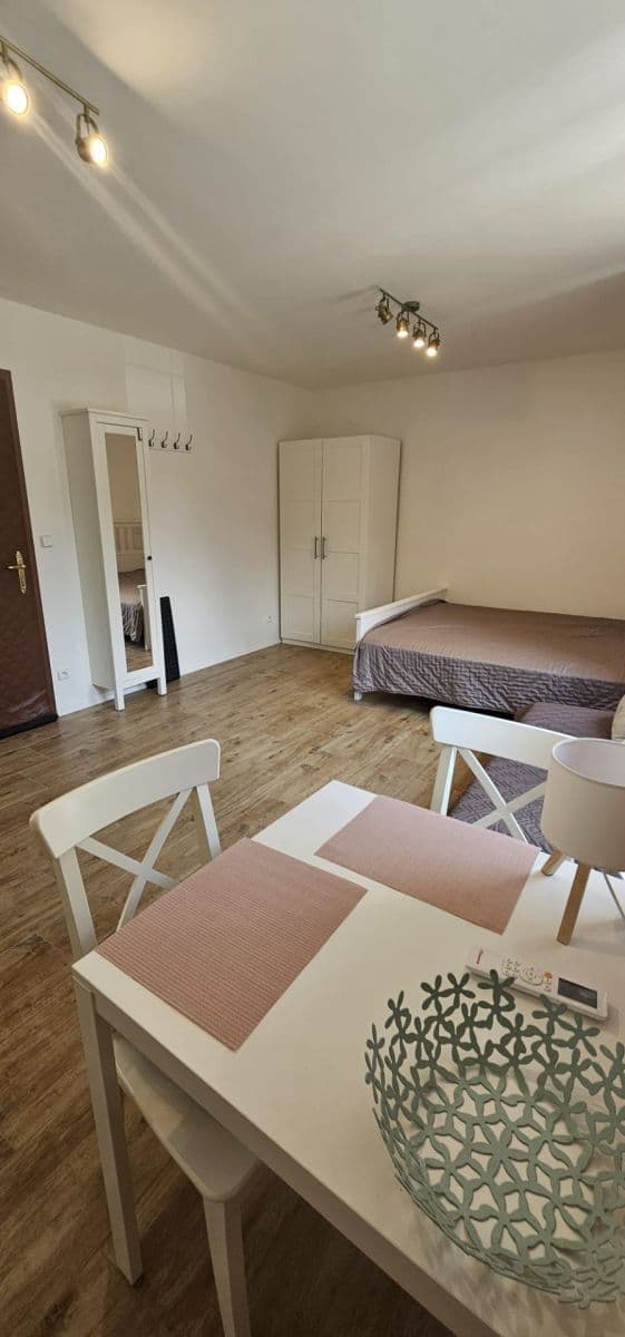 Prenájom bytu 1-izbový 28 m², Na Cikánce, Praha, Praha Prenájom bytu 1-izbový 28 m², Na Cikánce, Praha, Praha
