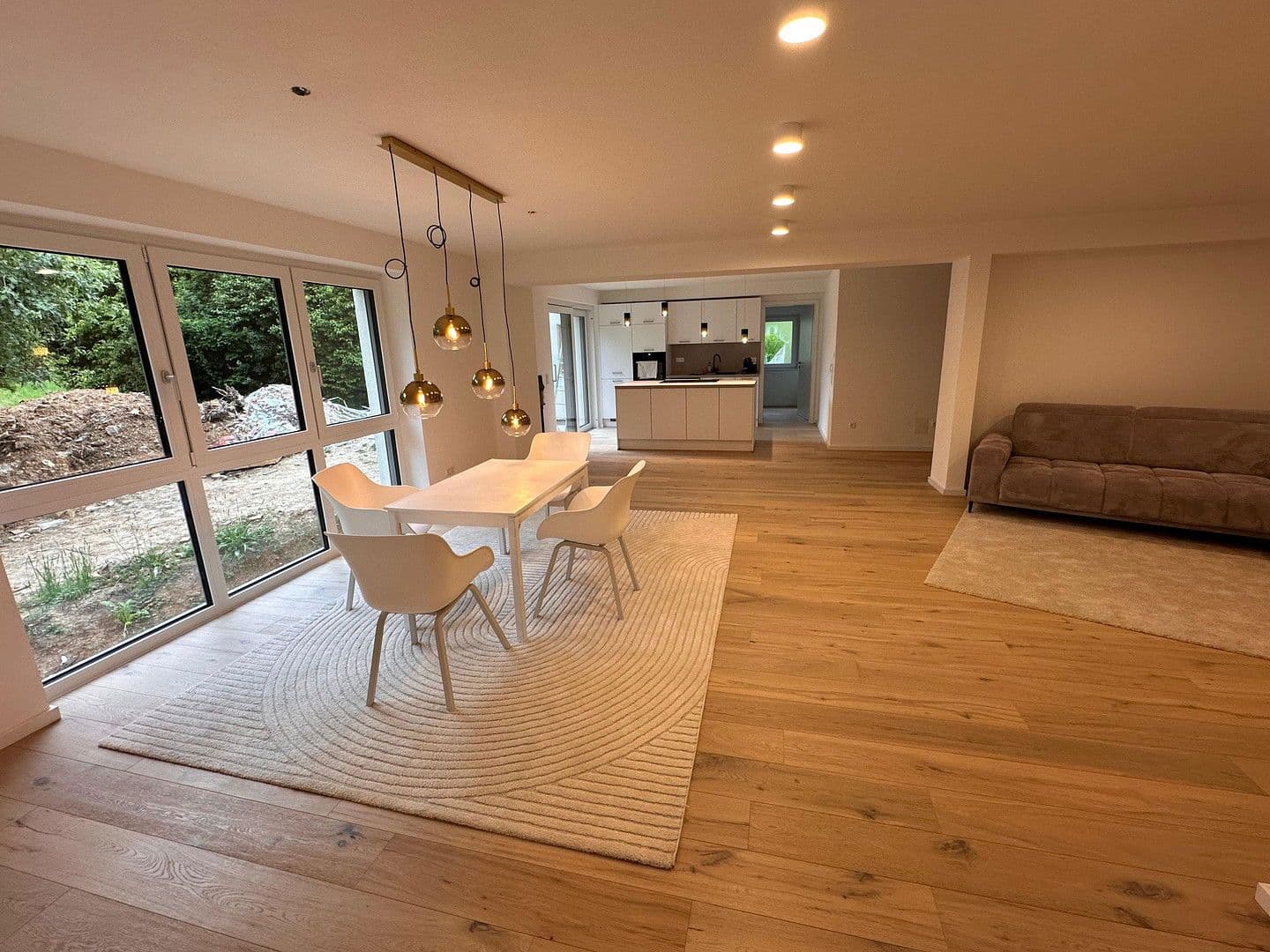 Prenájom bytu 5-izbový 150 m², Nürtingen, Bádensko-Wurttembersko Prenájom bytu 5-izbový 150 m², Nürtingen, Bádensko-Wurttembersko