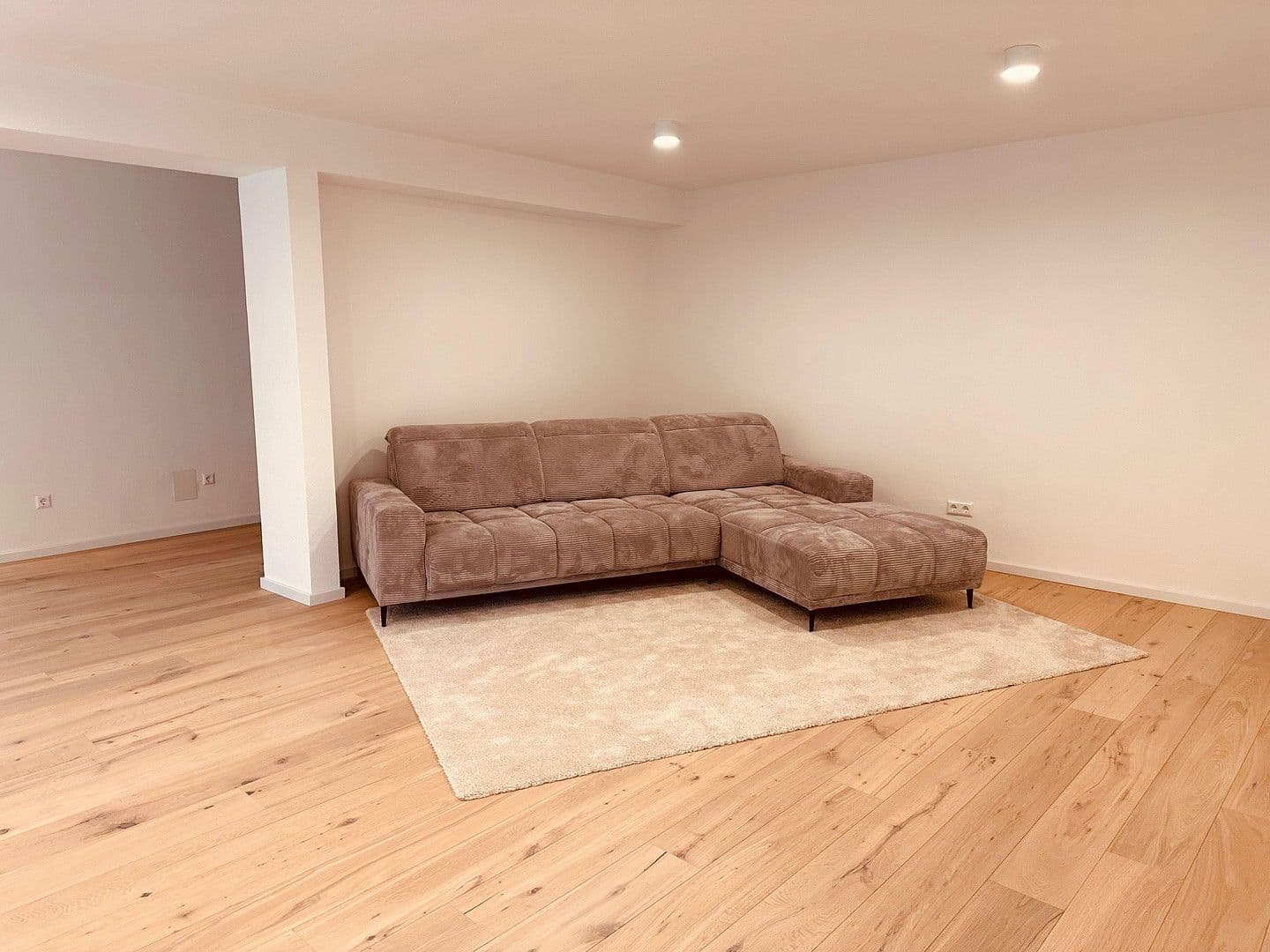 Prenájom bytu 5-izbový 150 m², Nürtingen, Bádensko-Wurttembersko Prenájom bytu 5-izbový 150 m², Nürtingen, Bádensko-Wurttembersko