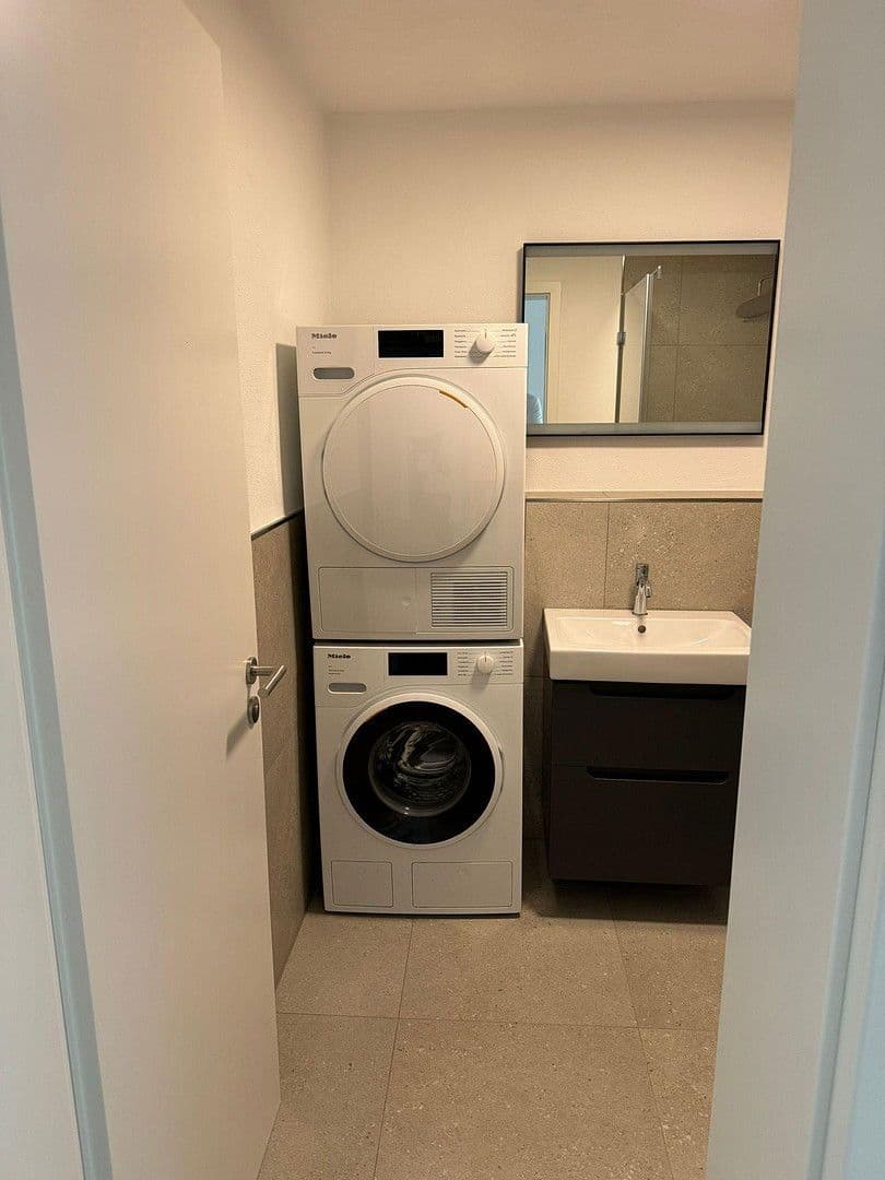 Prenájom bytu 5-izbový 150 m², Nürtingen, Bádensko-Wurttembersko Prenájom bytu 5-izbový 150 m², Nürtingen, Bádensko-Wurttembersko