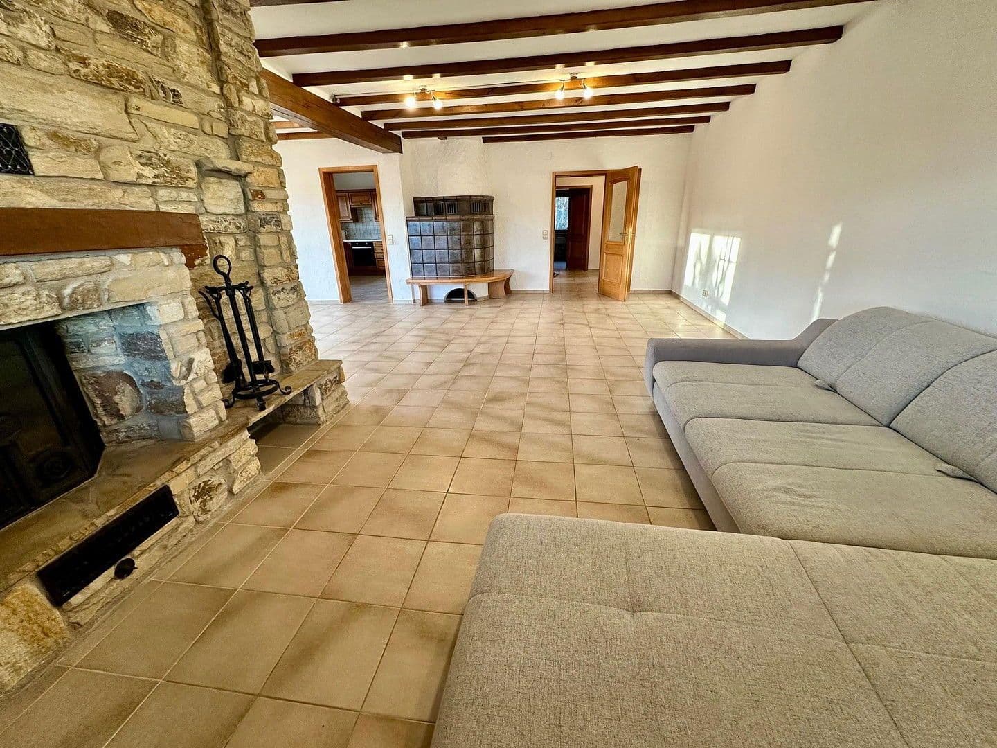 Prenájom bytu 3-izbový 150 m², Aichtal, Bádensko-Wurttembersko Prenájom bytu 3-izbový 150 m², Aichtal, Bádensko-Wurttembersko