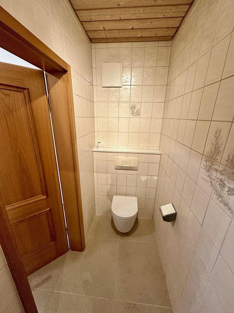 Prenájom bytu 3-izbový 150 m², Aichtal, Bádensko-Wurttembersko Prenájom bytu 3-izbový 150 m², Aichtal, Bádensko-Wurttembersko