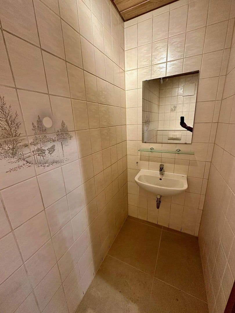 Prenájom bytu 3-izbový 150 m², Aichtal, Bádensko-Wurttembersko Prenájom bytu 3-izbový 150 m², Aichtal, Bádensko-Wurttembersko