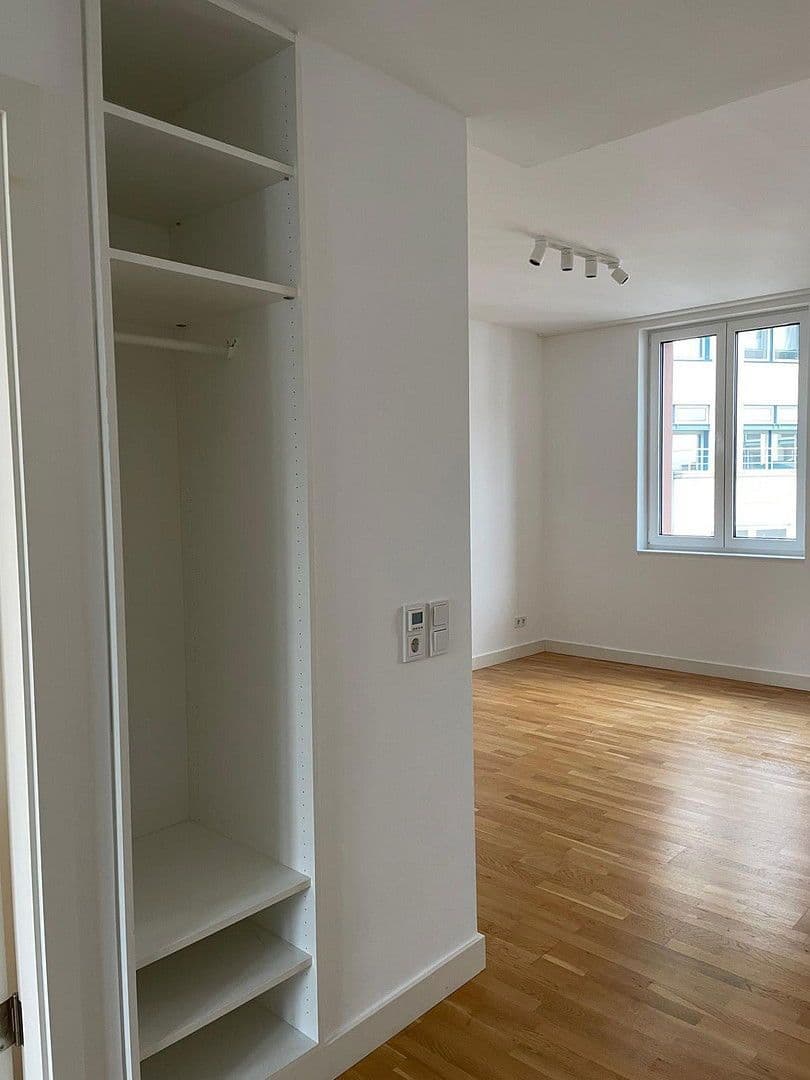 Prenájom bytu 2-izbový 52 m², Frankfurt, Hesensko Prenájom bytu 2-izbový 52 m², Frankfurt, Hesensko