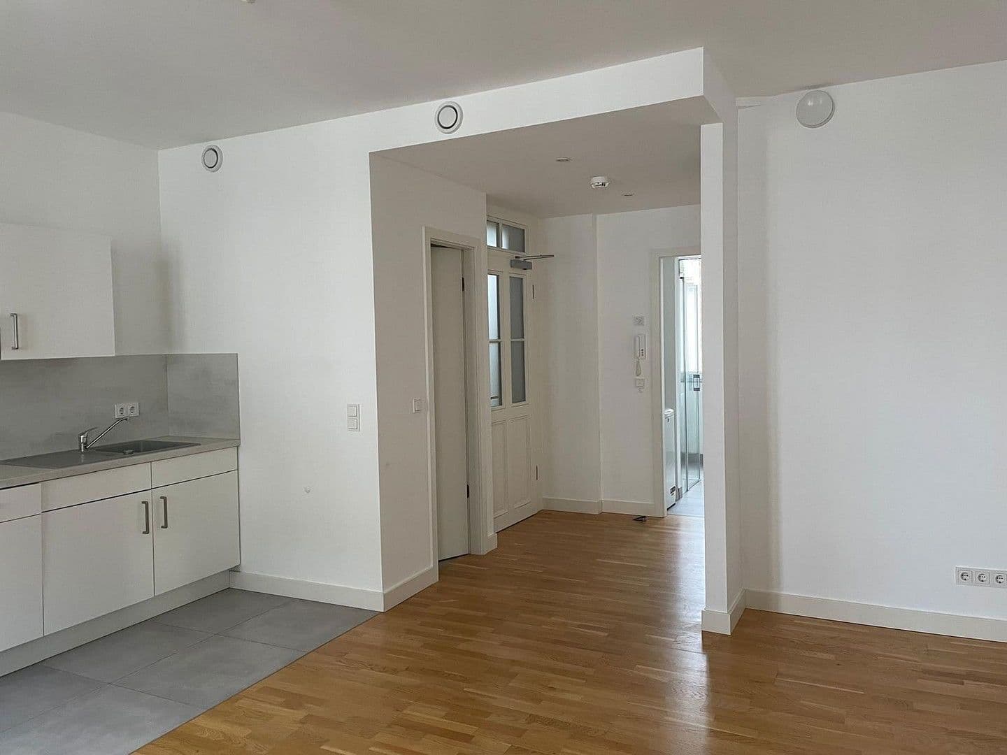 Prenájom bytu 2-izbový 52 m², Frankfurt, Hesensko Prenájom bytu 2-izbový 52 m², Frankfurt, Hesensko