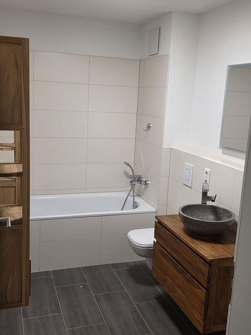 Prenájom bytu 3-izbový 79 m², München, Bavorsko Prenájom bytu 3-izbový 79 m², München, Bavorsko