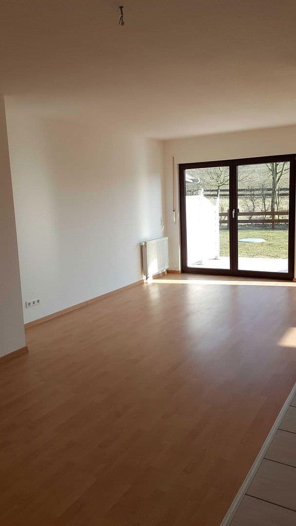 Predaj domu 200 m², pozemek 299 m², Karben, Hesensko Predaj domu 200 m², pozemek 299 m², Karben, Hesensko