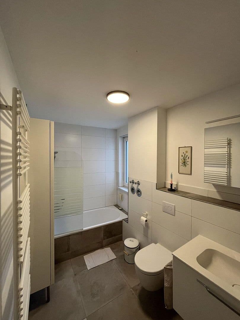 Prenájom bytu 3-izbový 86 m², Frankfurt am Main, Hesensko Prenájom bytu 3-izbový 86 m², Frankfurt am Main, Hesensko