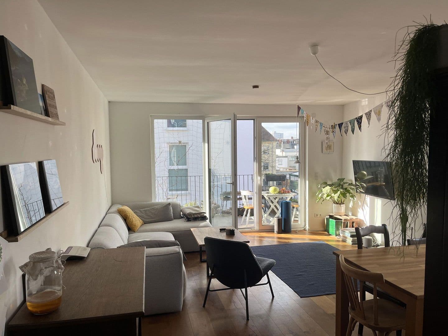 Prenájom bytu 3-izbový 86 m², Frankfurt am Main, Hesensko Prenájom bytu 3-izbový 86 m², Frankfurt am Main, Hesensko