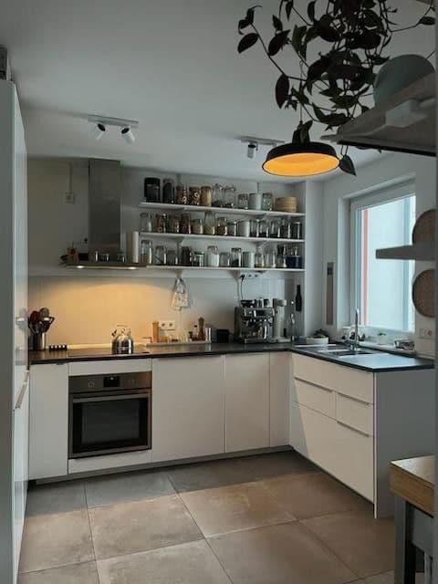 Prenájom bytu 3-izbový 86 m², Frankfurt am Main, Hesensko Prenájom bytu 3-izbový 86 m², Frankfurt am Main, Hesensko