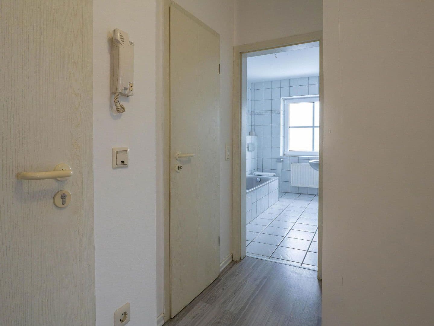 Prenájom bytu 4-izbový 90 m², Grasseler Straße 90, Braunschweig, Dolné Sasko Prenájom bytu 4-izbový 90 m², Grasseler Straße 90, Braunschweig, Dolné Sasko