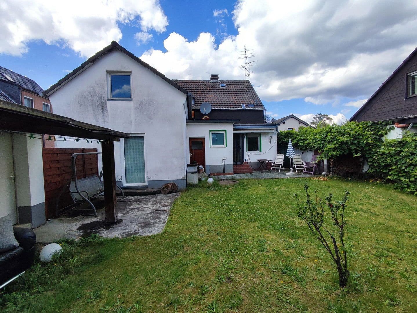 Predaj domu 147 m², pozemek 410 m², Fliederweg 8, Solingen, Severné Porýnie - Westfálsko Predaj domu 147 m², pozemek 410 m², Fliederweg 8, Solingen, Severné Porýnie - Westfálsko