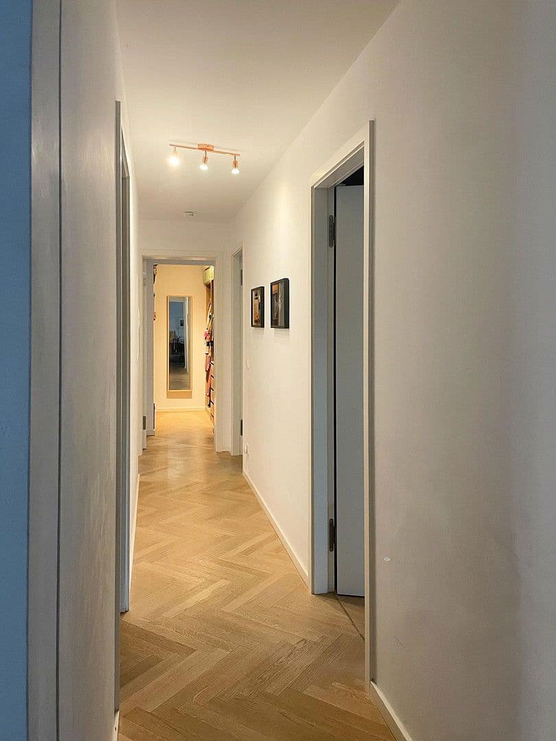 Predaj bytu 4-izbový 123 m², Berlin - Tempelhof, Berlín Predaj bytu 4-izbový 123 m², Berlin - Tempelhof, Berlín