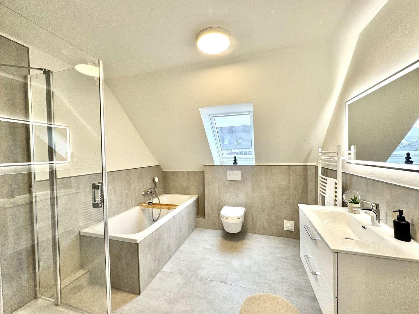 Predaj domu 128 m², pozemek 439 m², Wismar, Meklenbursko-Predpomoransko Predaj domu 128 m², pozemek 439 m², Wismar, Meklenbursko-Predpomoransko