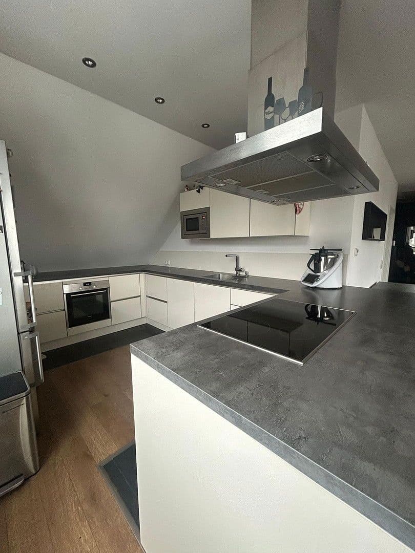 Prenájom bytu 2-izbový 69 m², KÖLN, Severné Porýnie - Westfálsko Prenájom bytu 2-izbový 69 m², KÖLN, Severné Porýnie - Westfálsko