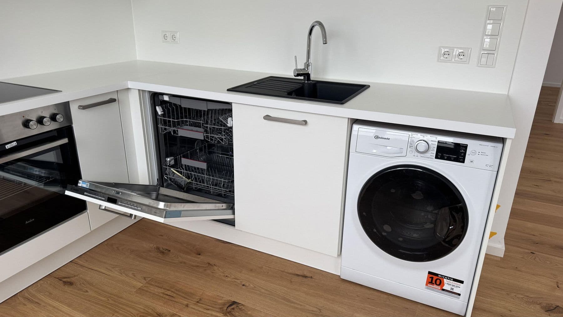 Prenájom bytu 2-izbový 59 m², Pasewalker Straße 96, Berlin, Berlín Prenájom bytu 2-izbový 59 m², Pasewalker Straße 96, Berlin, Berlín