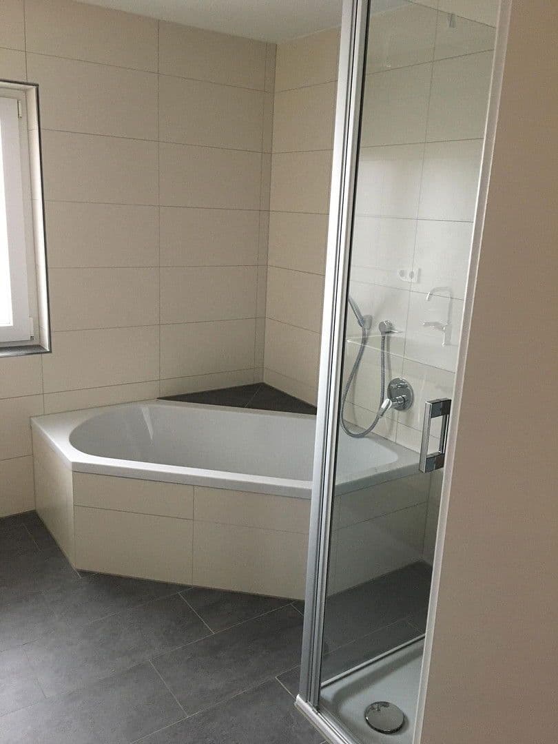 Prenájom bytu 5-izbový 152 m², Simmern/Hunsrück, Porýnie-Falcko Prenájom bytu 5-izbový 152 m², Simmern/Hunsrück, Porýnie-Falcko