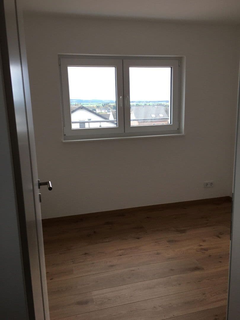 Prenájom bytu 5-izbový 152 m², Simmern/Hunsrück, Porýnie-Falcko Prenájom bytu 5-izbový 152 m², Simmern/Hunsrück, Porýnie-Falcko