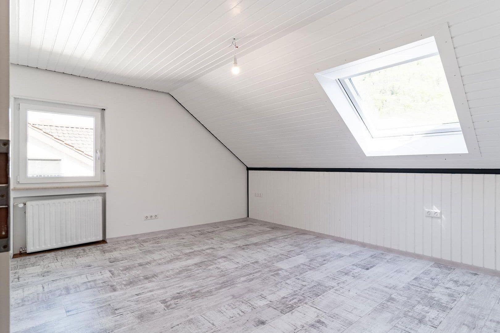 Prenájom bytu 4-izbový 88 m², Altenstrasse 70, Annweiler am Trifels, Porýnie-Falcko Prenájom bytu 4-izbový 88 m², Altenstrasse 70, Annweiler am Trifels, Porýnie-Falcko