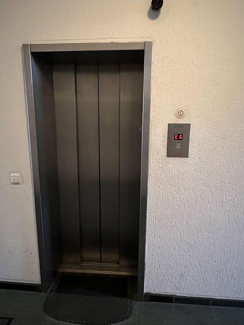 Prenájom bytu 2-izbový 50 m², Kleverstraße 64, Düsseldorf, Severné Porýnie - Westfálsko Prenájom bytu 2-izbový 50 m², Kleverstraße 64, Düsseldorf, Severné Porýnie - Westfálsko