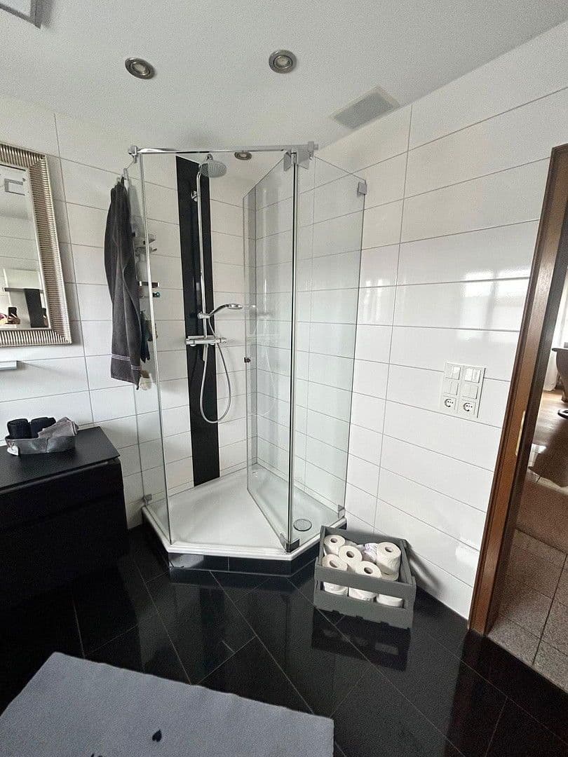 Prenájom bytu 4-izbový 110 m², Hanau, Hesensko Prenájom bytu 4-izbový 110 m², Hanau, Hesensko