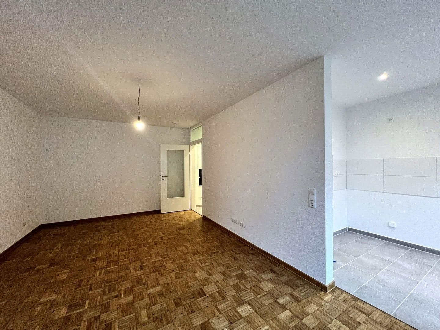 Prenájom bytu 2-izbový 56 m², Douglasstr. 28/30, Karlsruhe, Bádensko-Wurttembersko Prenájom bytu 2-izbový 56 m², Douglasstr. 28/30, Karlsruhe, Bádensko-Wurttembersko