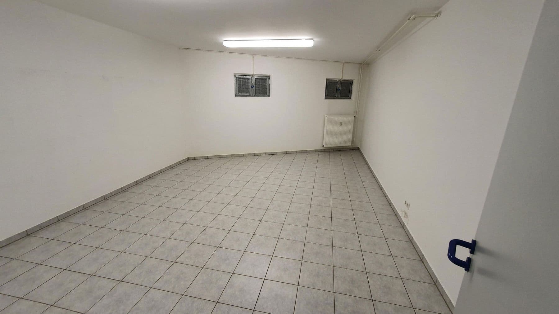 Prenájom kancelárie 240 m², Nidderau, Hesensko Prenájom kancelárie 240 m², Nidderau, Hesensko