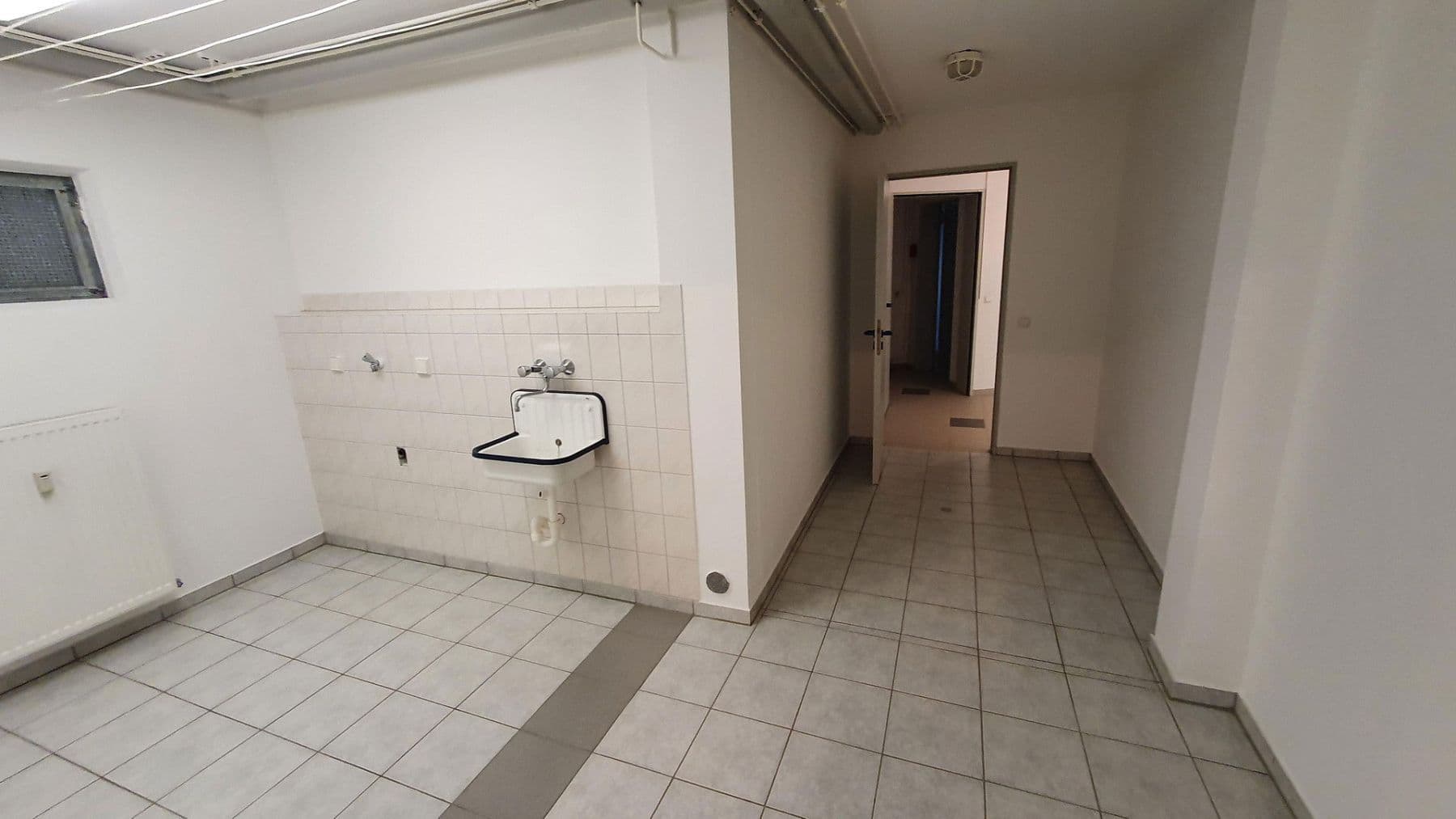 Prenájom kancelárie 240 m², Nidderau, Hesensko Prenájom kancelárie 240 m², Nidderau, Hesensko