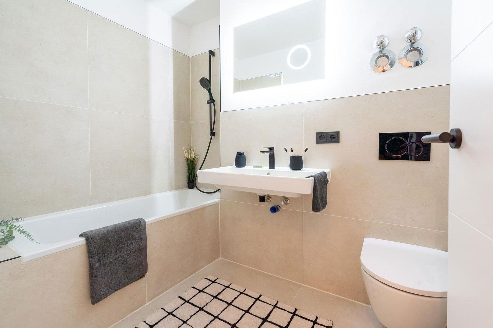 Predaj bytu 3-izbový 77 m², Duisburg, Severné Porýnie - Westfálsko Predaj bytu 3-izbový 77 m², Duisburg, Severné Porýnie - Westfálsko