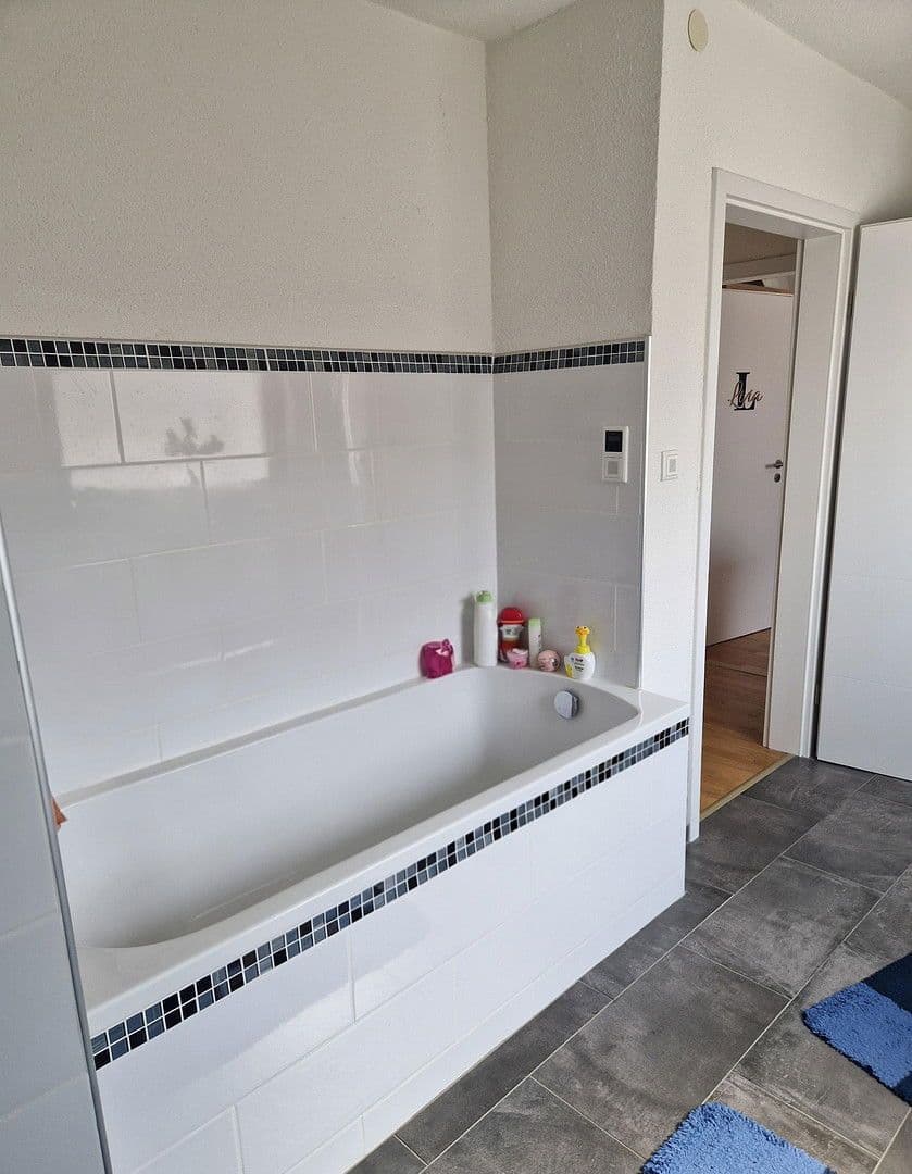 Predaj domu 155 m², pozemek 650 m², Große Rheinstraße 11, Philippsburg, Bádensko-Wurttembersko Predaj domu 155 m², pozemek 650 m², Große Rheinstraße 11, Philippsburg, Bádensko-Wurttembersko