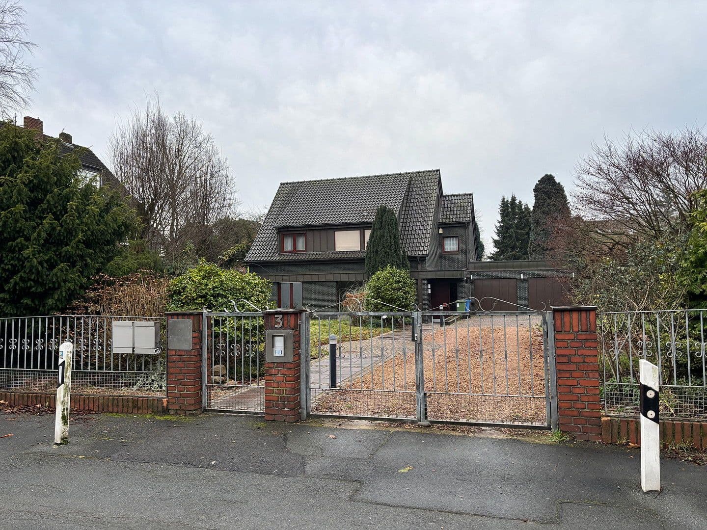 Predaj domu 273 m², pozemek 1.278 m², Oberhausen, Severné Porýnie - Westfálsko Predaj domu 273 m², pozemek 1.278 m², Oberhausen, Severné Porýnie - Westfálsko