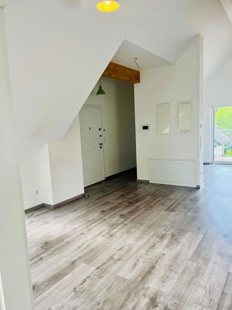 Prenájom bytu 3-izbový 110 m², Gwinnerstraße 35, Frankfurt am Main, Hesensko Prenájom bytu 3-izbový 110 m², Gwinnerstraße 35, Frankfurt am Main, Hesensko