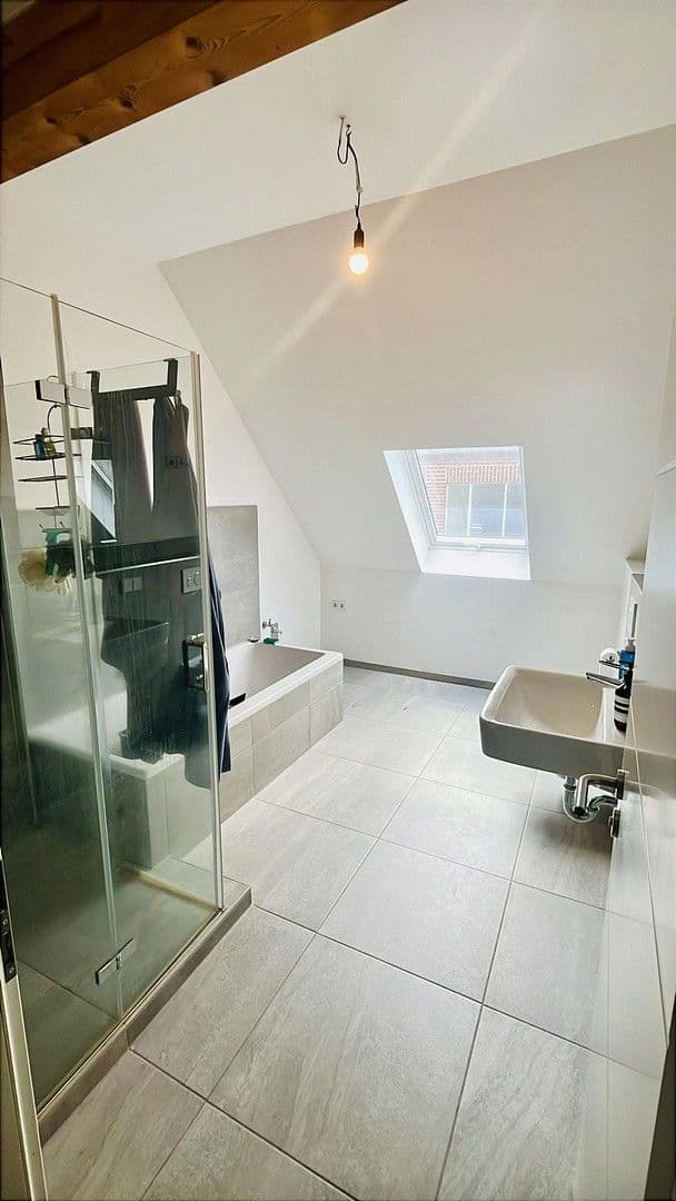 Prenájom bytu 3-izbový 110 m², Gwinnerstraße 35, Frankfurt am Main, Hesensko Prenájom bytu 3-izbový 110 m², Gwinnerstraße 35, Frankfurt am Main, Hesensko