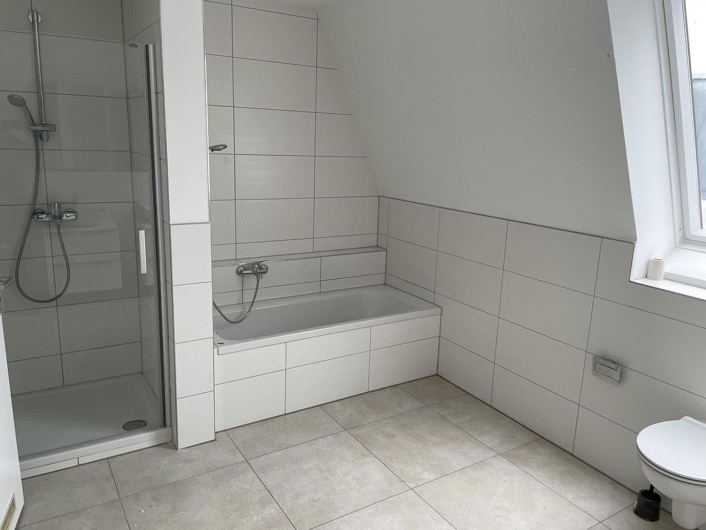 Prenájom bytu 4-izbový 168 m², Max-Planck-Straße 17, Unterschleißheim, Bavorsko Prenájom bytu 4-izbový 168 m², Max-Planck-Straße 17, Unterschleißheim, Bavorsko