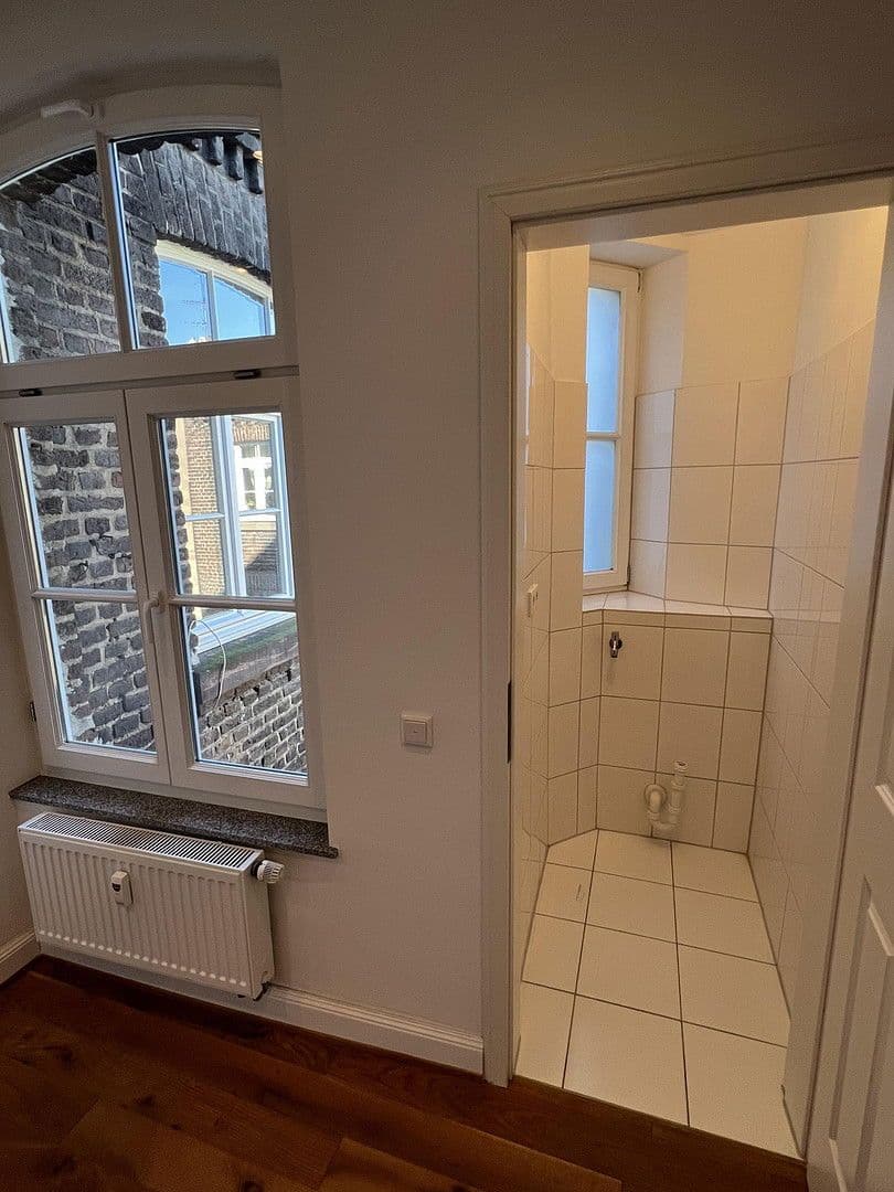 Prenájom bytu 4-izbový 112 m², Trimbornstrasse 11, Köln, Severné Porýnie - Westfálsko Prenájom bytu 4-izbový 112 m², Trimbornstrasse 11, Köln, Severné Porýnie - Westfálsko